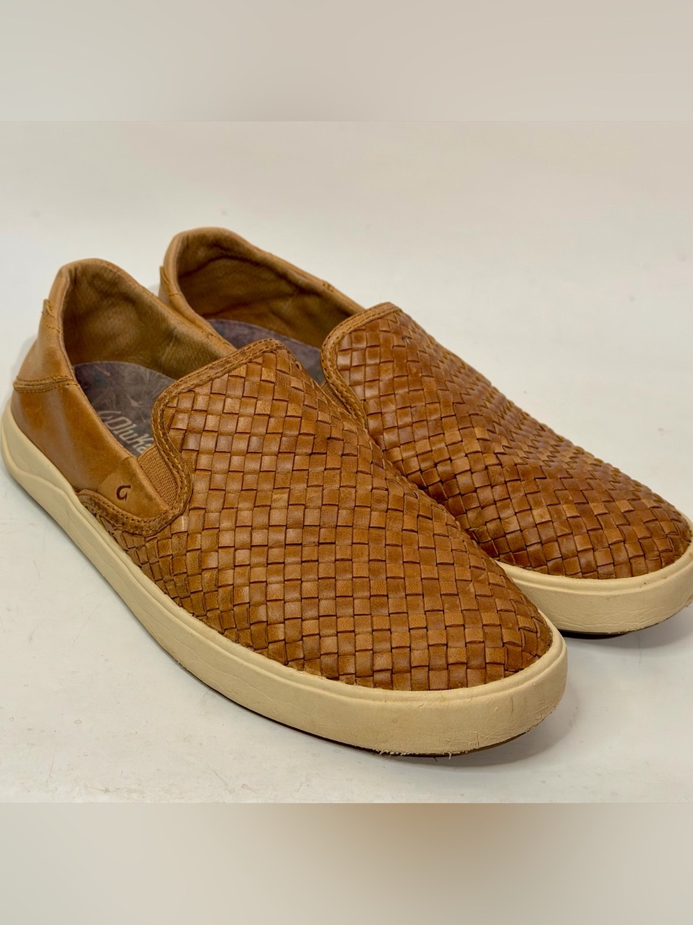 OluKai Lae'ahi Li 'Ili Mens Size 8.5 Tan Woven Leather Slip On Sneakers Shoes